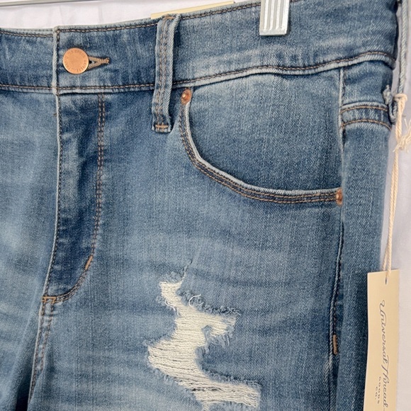 Universal Threads Blue Distressed Jeans‎ - Picture 2 of 6